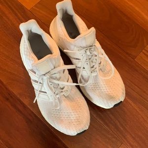 ADIDAS White Ultraboost (Size 7)